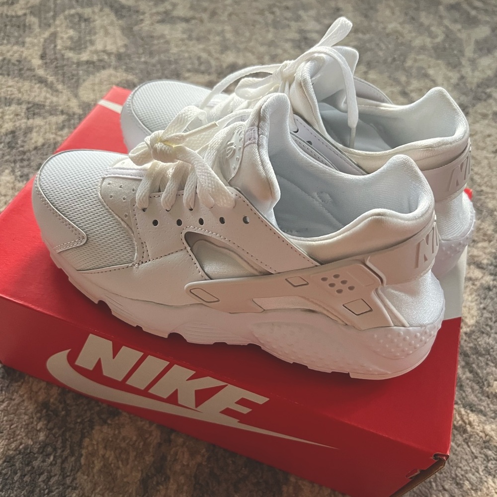 Brand NEW Nike Huarache Run